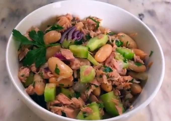 Салат из тунца с фасолью