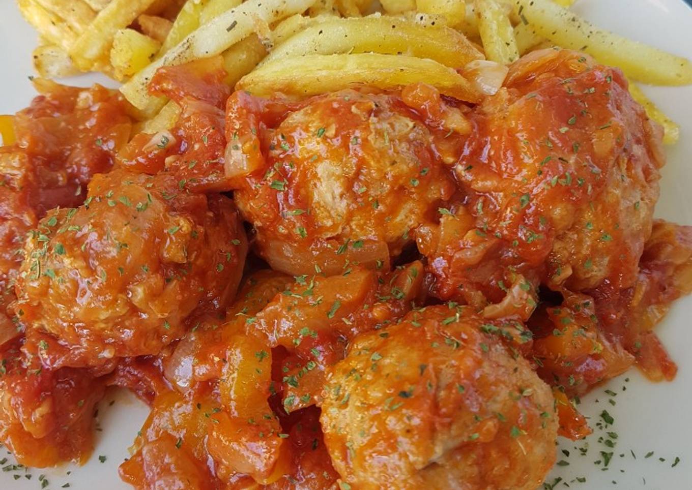 Albóndigas de pollo con salsa de tomate light