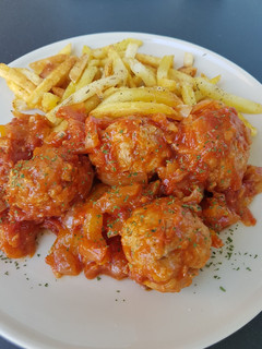 Una foto de Albóndigas de pollo con salsa de tomate light
