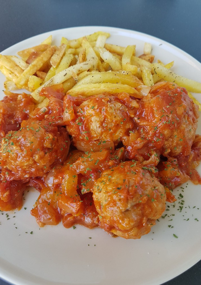 Una foto de Albóndigas de pollo con salsa de tomate light