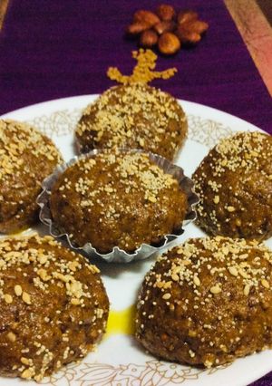 A picture of Methi laddu.