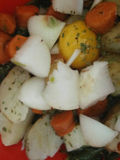 Una foto de Ensalada tibia con huevo exprés (vegetariano) 🐱