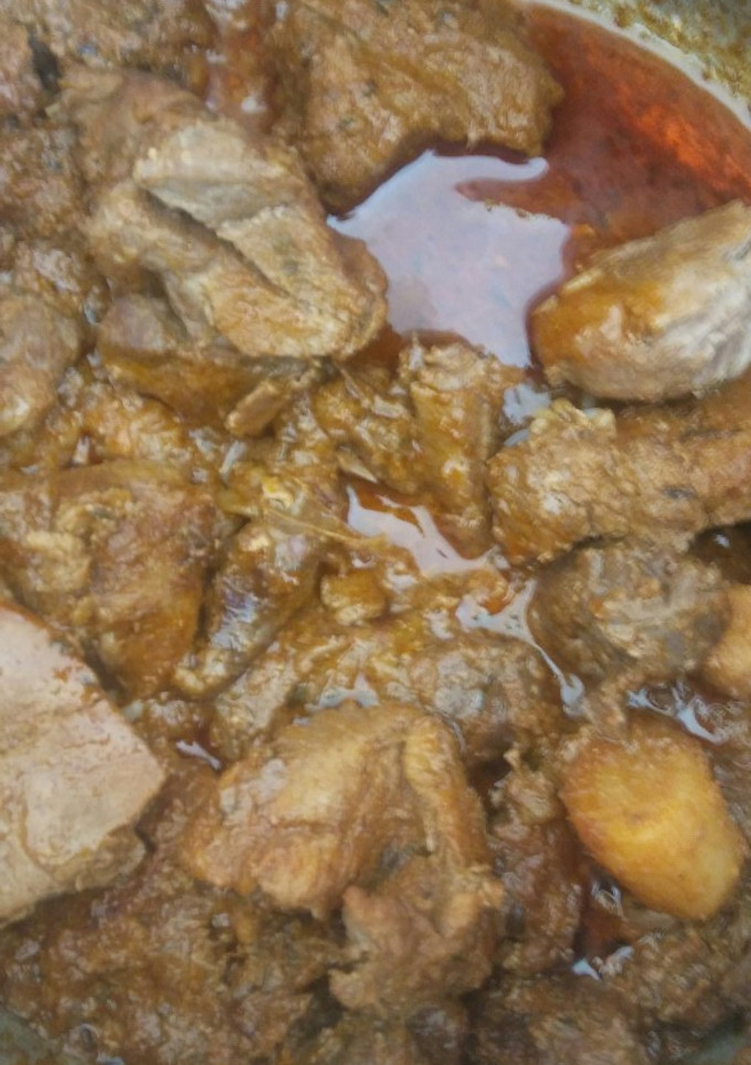 Una foto de Gulash (receta tradicional austriaca) raciones