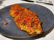Una foto di pesce spada alla mediterranea