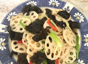 蓮藕炒木耳 的食譜成品照片