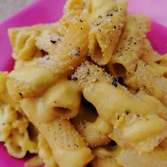 A picture of Mac 'n' Cheese.