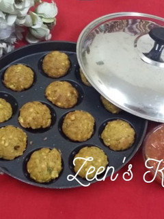 A picture of Appe Daal Vadas.