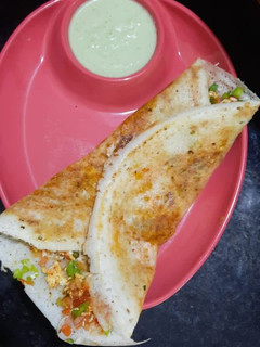 ચીઝ પનીર જીની ઢોંસા (Cheesy Paneer Jini Dosa Recipe In Gujarati) રેસીપી મુખ્ય ફોટો