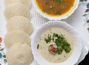 A picture of Idli sambhar chutney.