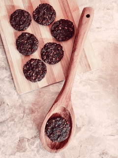 Una foto de Galletitas de cacao y mandarina 🍊 base de avena y frutos secos 🍊sin azúcar ni edulcorante
