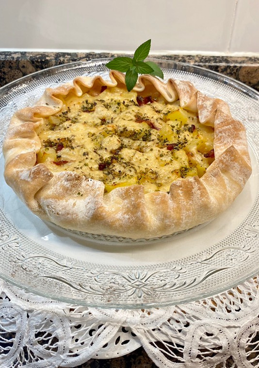 Una foto de Pizza rústica con patata y bacon, sin gluten