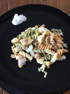 Una foto de Ensalada de pasta tricolor