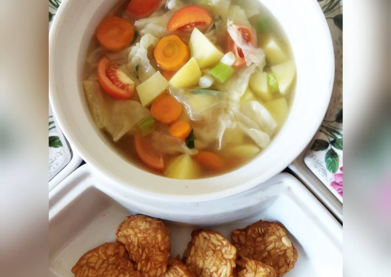 Sop Sayuran dan Tempe Goreng (Menu Sehat 20ribuan)