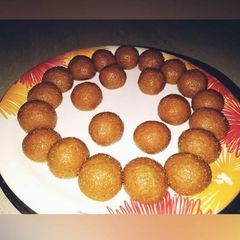 A picture of Besan laddoo.