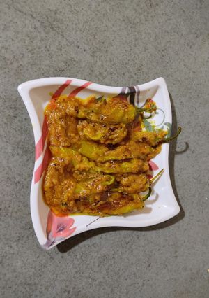 स्वादिष्ट बेसन मिर्ची (swqadist baingan mirch recipe in Hindi) रेसिपी मुख्य फोटो