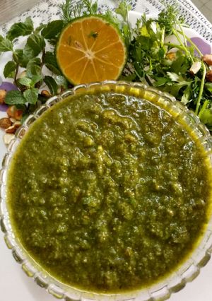 A picture of Roasted Chna pudina chutney.