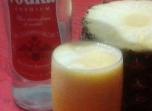 Una foto de "Daiquiri de Anana - Vodka - y Jugo Tang" 😋😋🍹🍹