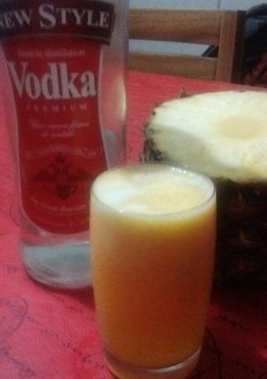 Una foto de "Daiquiri de Anana - Vodka - y Jugo Tang" 😋😋🍹🍹