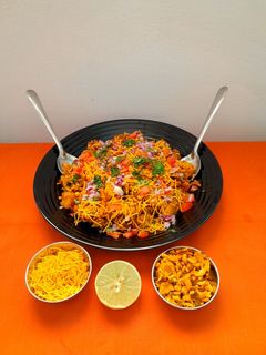 ચટપટી આલુ ચાટ (Chatpati Aloo Chaat Recipe In Gujarati) રેસીપી મુખ્ય ફોટો