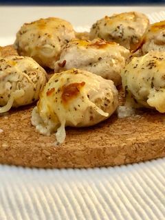 Una foto de Champiñones rellenos de bacon y queso al horno