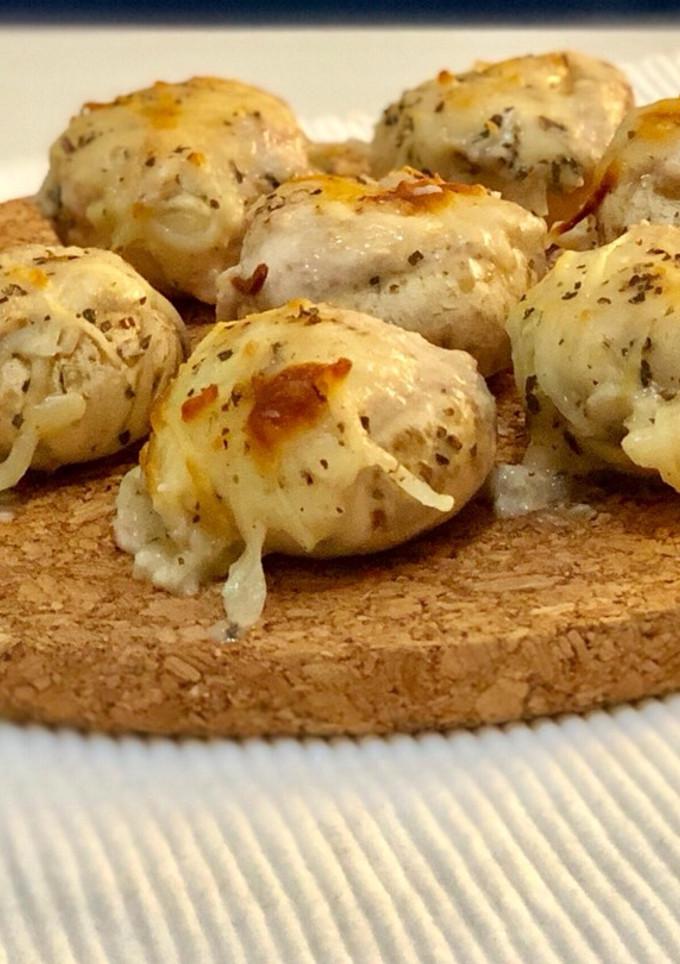 Una foto de Champiñones rellenos de bacon y queso al horno
