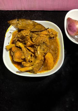 A picture of Desi Odia style chicken gravy.