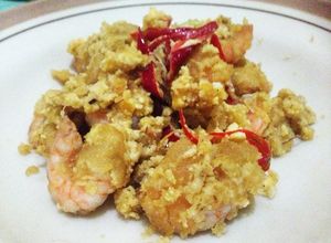 Foto resep Udang goreng tepung maizena dengan saus telur asin (Cornstarch shrimp with salted egg sauce)
