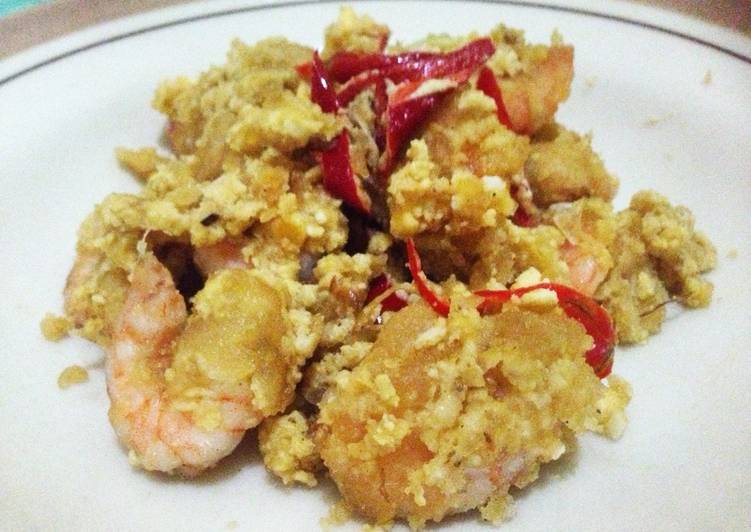 Rahasia Memasak Udang goreng tepung maizena dengan saus telur asin (Cornstarch shrimp with salted egg sauce) yang Enak
