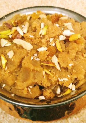 মুগ ডালের হালুয়া(moog daler halua recipe in Bengali) রেসিপির প্রধান ছবি