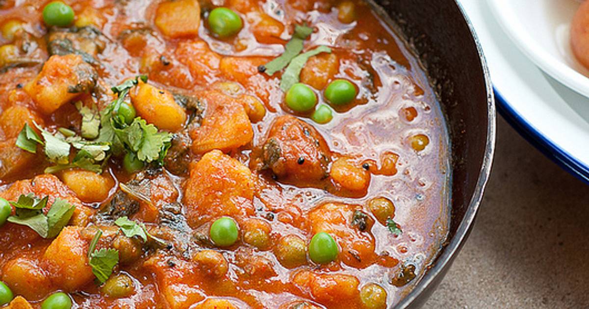 Potato Peas Curry Recipe by Joh Miljo - Cookpad