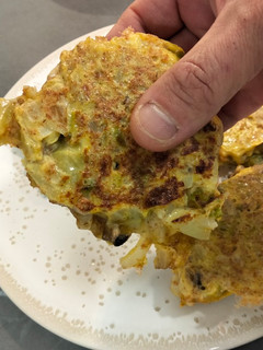 Una foto de Tortitas de col