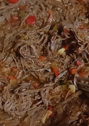 Una foto de Ropa Vieja Cubana
