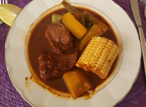 Una foto de Mole de olla de la abuela Lucha