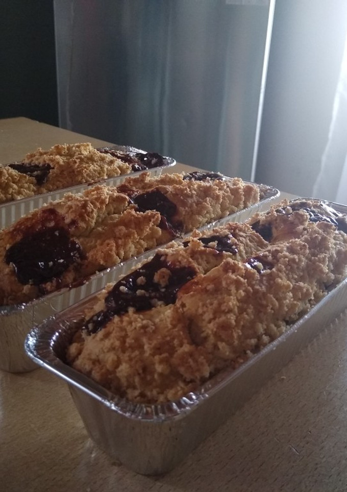 Una foto de Budín de coco y dulce de leche con crumble