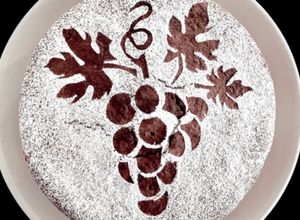 Foto di Torta soffice uva fragola e marsala