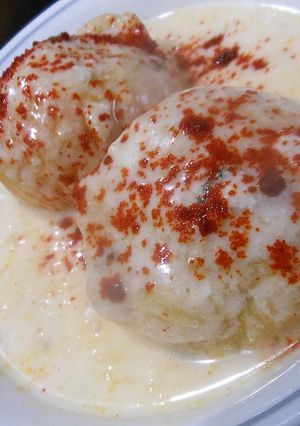 A picture of Dahi Vada.