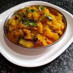 A picture of Bottlegourd Lauki Dudhi Tadka with Nigella seeds kalonji.