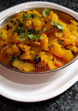 A picture of Bottlegourd Lauki Dudhi Tadka with Nigella seeds kalonji.