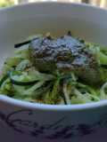 Tallarines de zapallo italiano con pesto💚