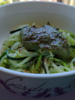 Una foto de Tallarines de zapallo italiano con pesto💚