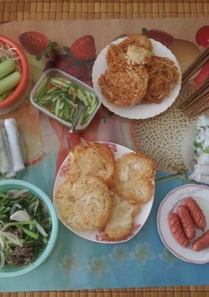 Hình của món Phở chiên giòn và Phở cuốn.