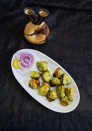চিকেন হারিয়ালি কাবাব(chicken hariyali kabab recipe in Bengali) রেসিপির প্রধান ছবি