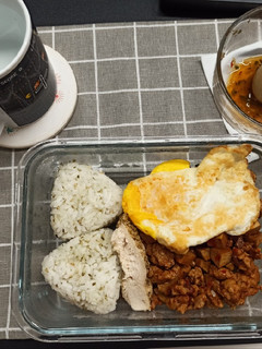 午餐便當 #2 (中式炸醬哨子/氣炸雞胸肉) 的食譜成品照片