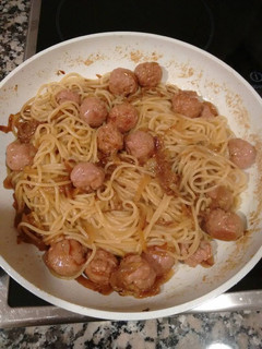Una foto de Espaguetis con albóndigas a la miel y mostaza