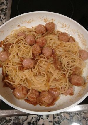 Foto principal de Espaguetis con albóndigas a la miel y mostaza