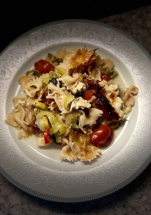 Φωτογραφία της συνταγής Farfalle φούρνου με πράσα, ντοματίνια 😋
