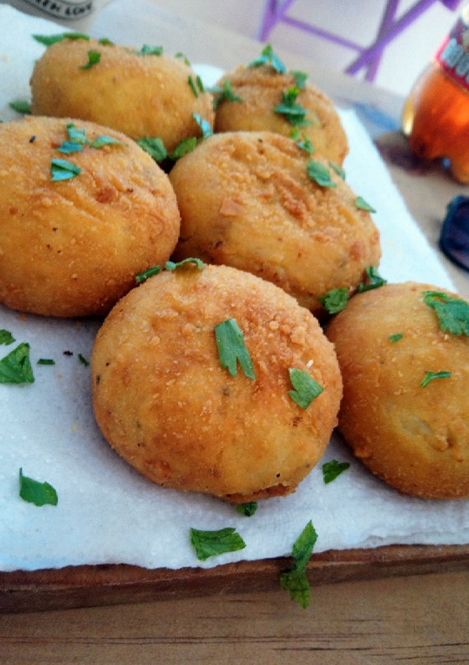 Una foto de Bombitas de papa rellenas al estilo Boliviano! 🤗