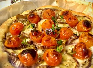 Foto di Torta salata melanzane pomodorini e timo
