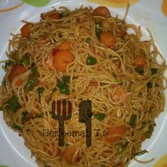 A picture of Stir fry spagetti.