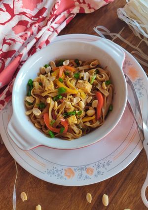 A picture of Vegetarian Pad Thai.